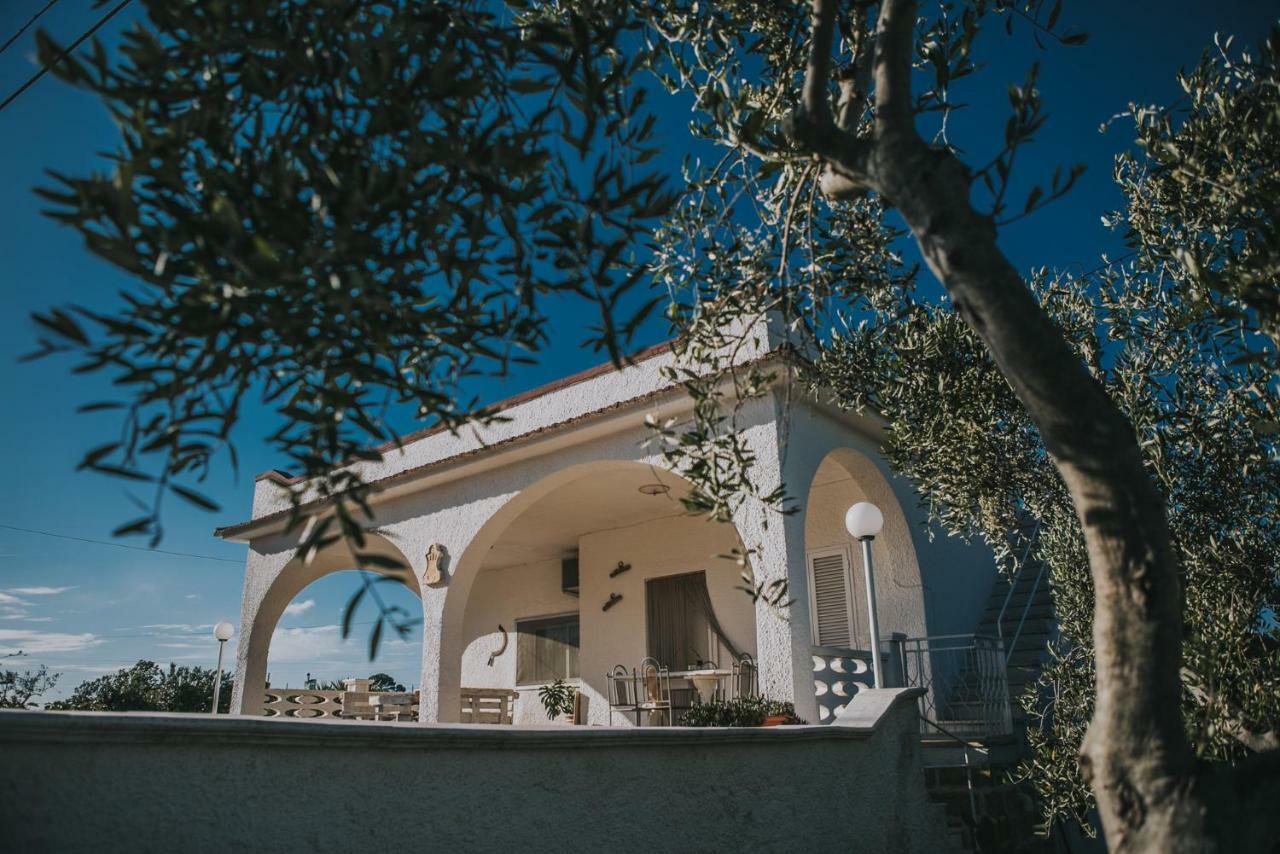 Paradiso Villa 오스투니 외부 사진